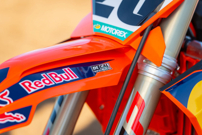 2022-Red-Bull-KTM-Race-Bikes_0032