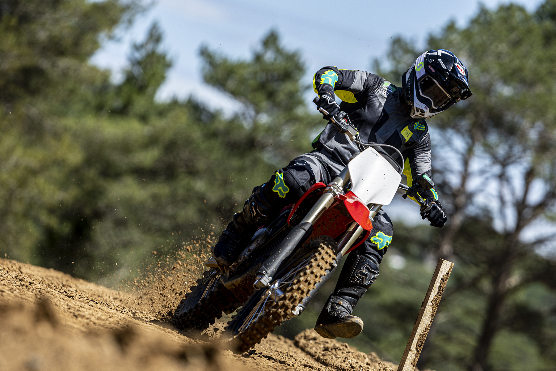 We Test Ride the All-Electric Stark Future VARG MX - Motocross Feature -  Vital MX