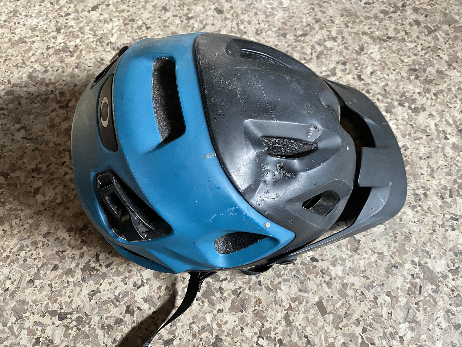 Oakley DTR5 Helmet | Garage Finds - Swapmoto Live